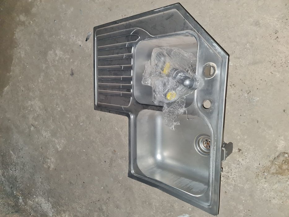 Chiuveta din inox in colt cu tot cu accesorii