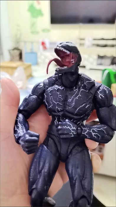 Продам экшн фигурку веном