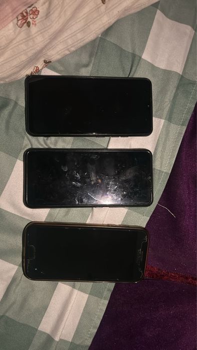 Продам 3 телефона Самсунг а7 Самсунг а32 реалми 13С