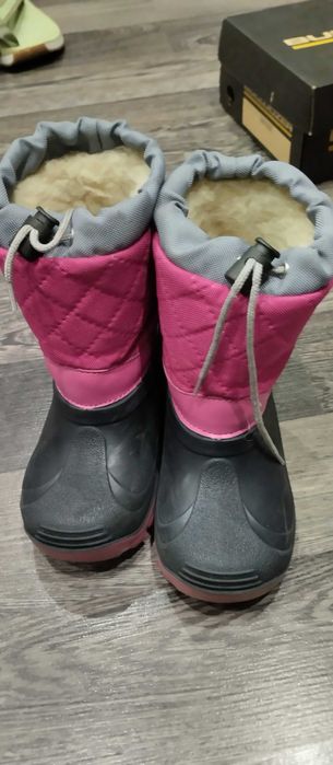 Сандали, маратонки, вътрешни обувки