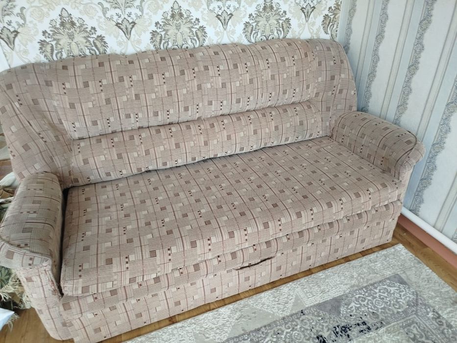 Продается диван и два кресла