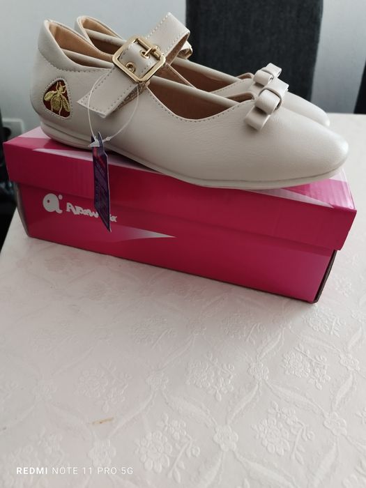 Pantofi fetițe crem