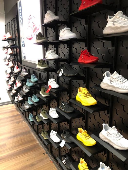 Полки , стелажи для магазинов
Вешалки 
Полки
Витрина 
Стеллажи