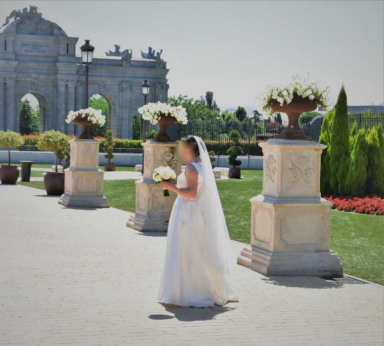 Rochie de mireasa din tafta + voal lung , brand spaniol, măsura 40