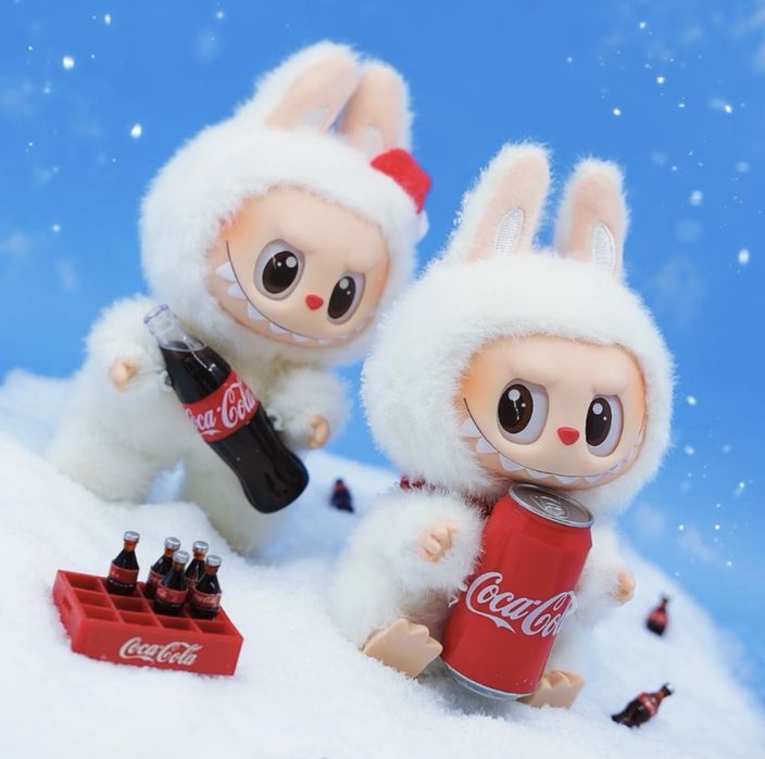 Labubu Coca Cola играчка Лабубу 17см ключодържател Кока Кола POP MART