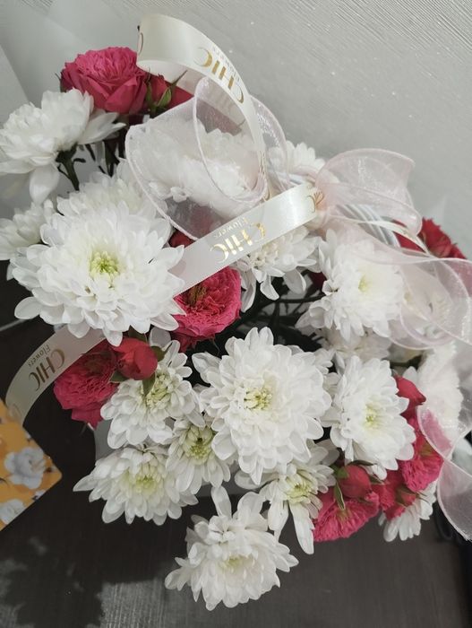 Продам свежие цветы в корзине