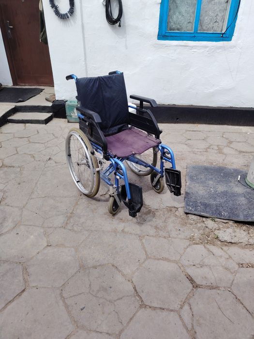 Продам инвалидную каляску б/у