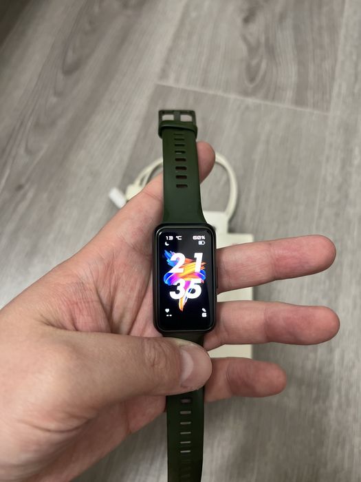 Продаю Huawei Band 7