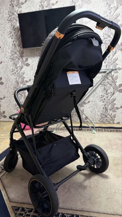 Продам прогулочную коляску