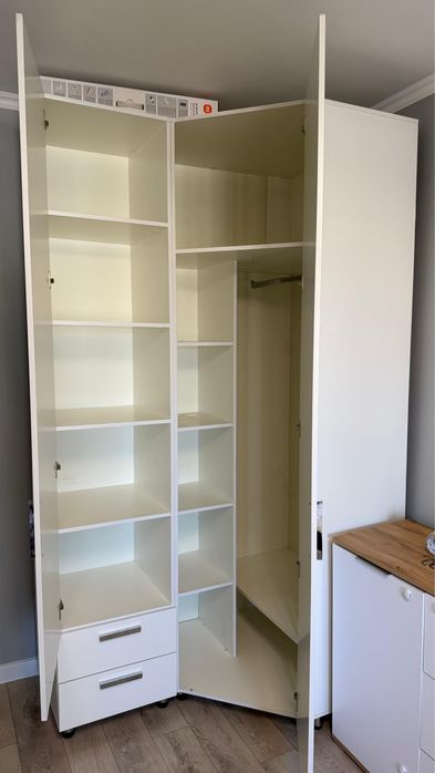 Шкаф угловой, вместительный