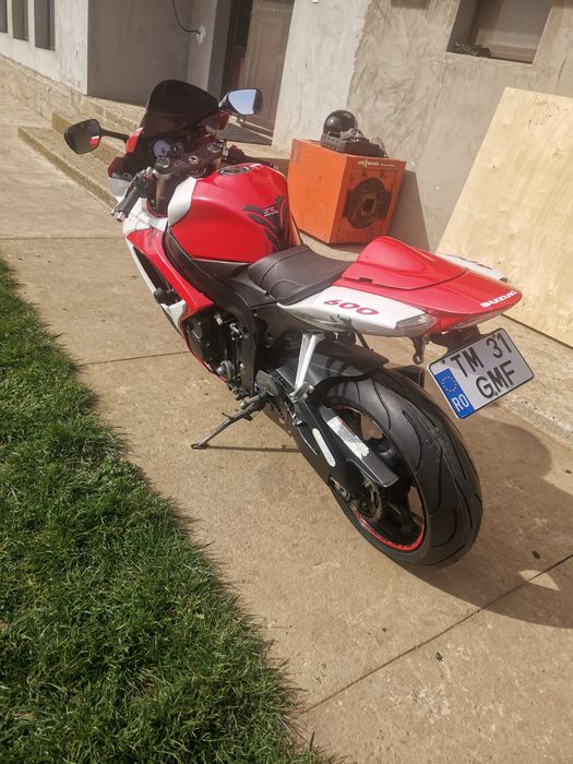 Suzuki gsxr 600  k7