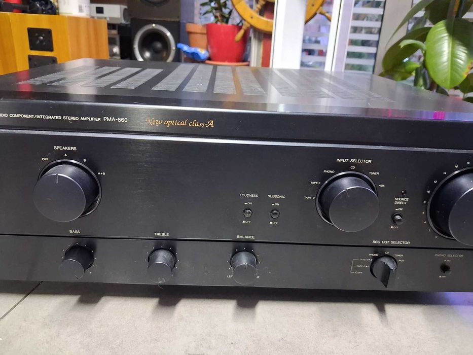 Denon PMA-860 stereo amplifier