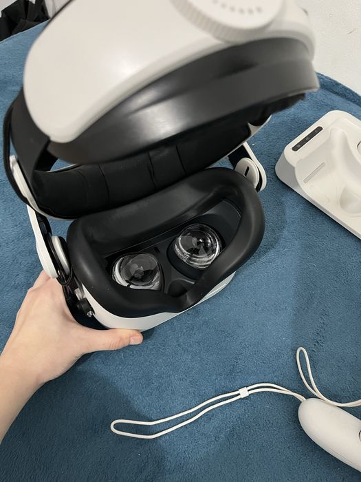 Oculus quest 2 si bobovr M2pro+ D2(pentru incarcare )