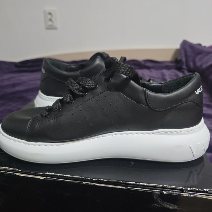 Маратонки Valentino номер 42, бели и черни