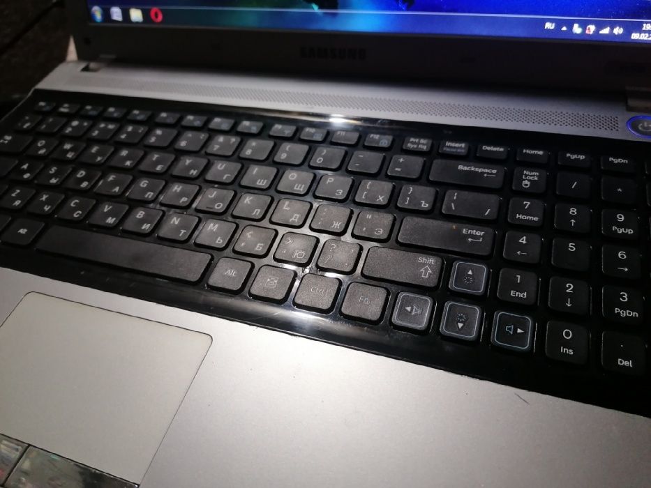 Ноутбук на i3 процессоре Самсунг