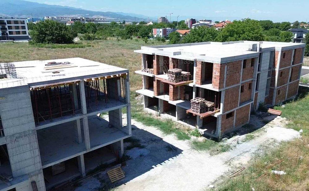 Тристаен апартамент в Остромила