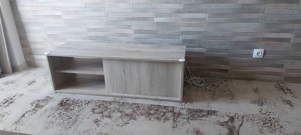 Малко използвано обзавеждане-диван, тв. шкав, гардероб