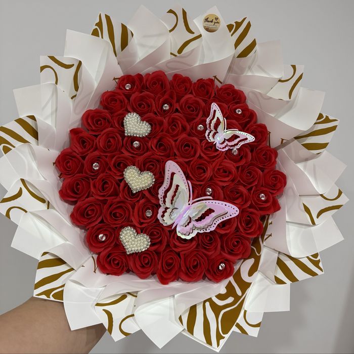 Buchet cu 61 trandafiri de sapun