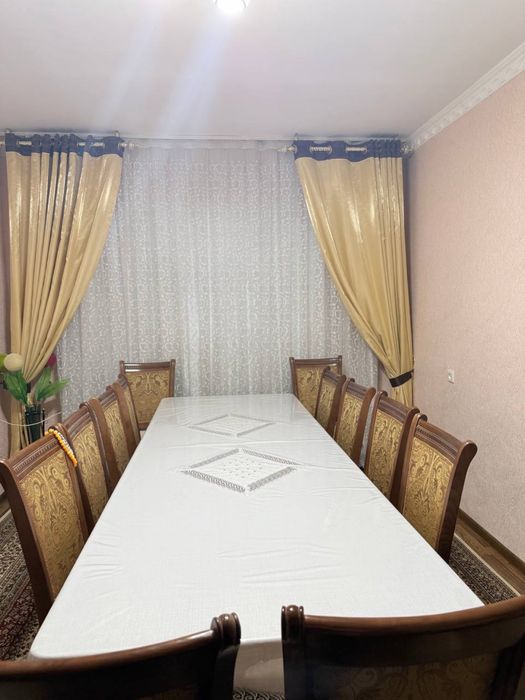 Stol-stul komplekt sotiladi