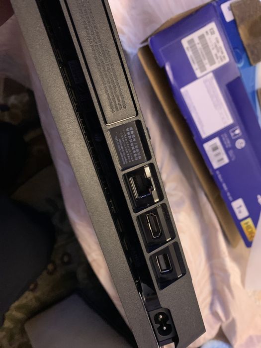 Playstation 4 slim HDR 1тб с играми один джестик как на фото