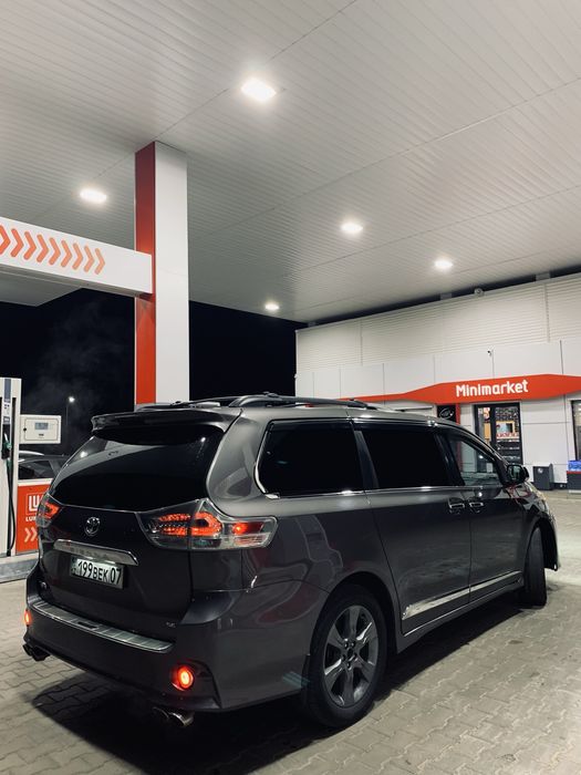 Toyota sienna 2011