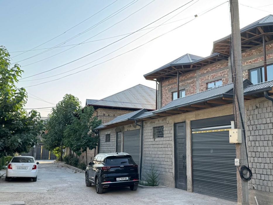 Продаеться 2 дома 3 этанжный с высокими потолками