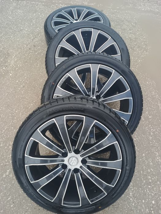 Оригинални джанти MOMO 18" 8J  5 × 100  до 5×114.3 ЕТ 35 с гуми 235/45/18