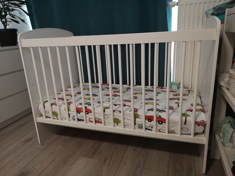 Pătuț din lemn cu saltea