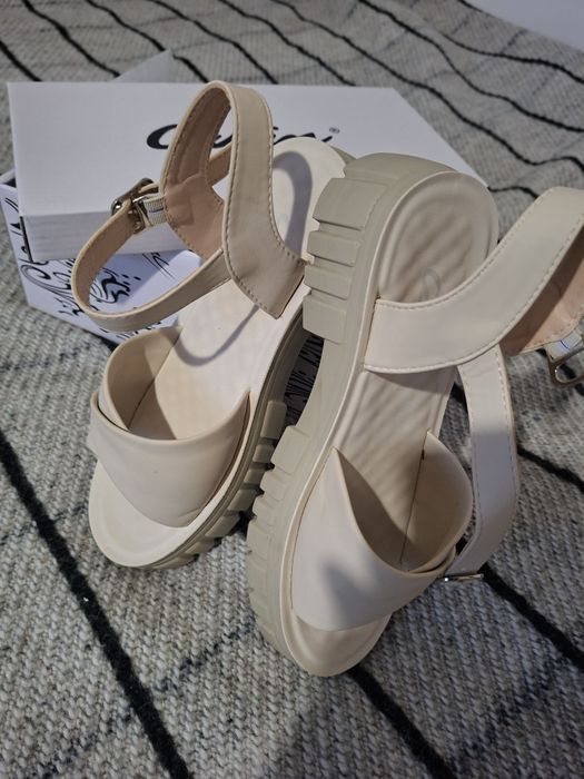 Сандали, удобни и леки, нови! 37 н.