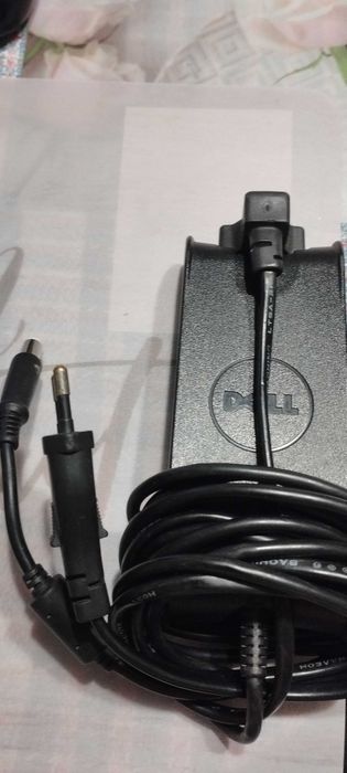 Захранване за лаптоп.