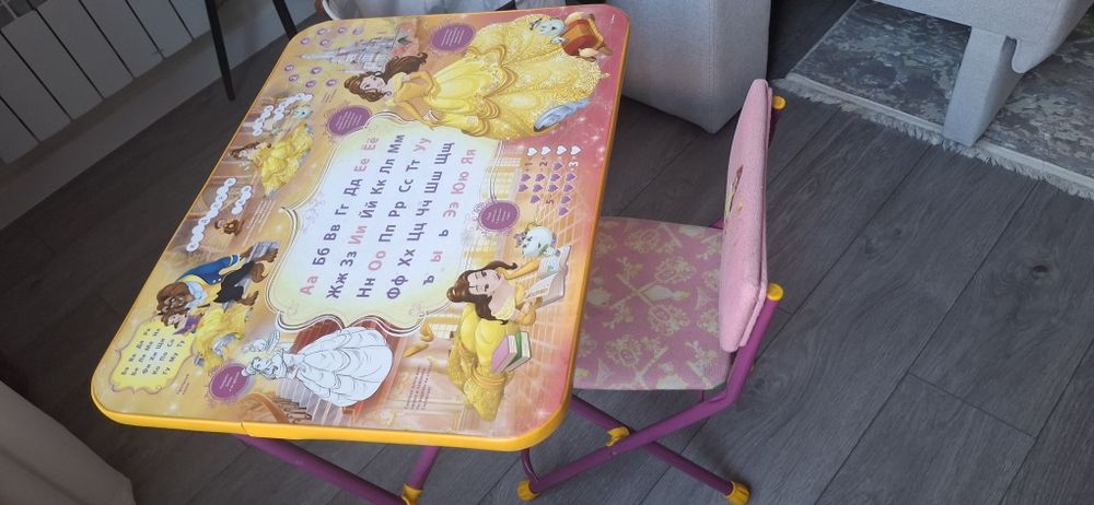Продам детский столик.