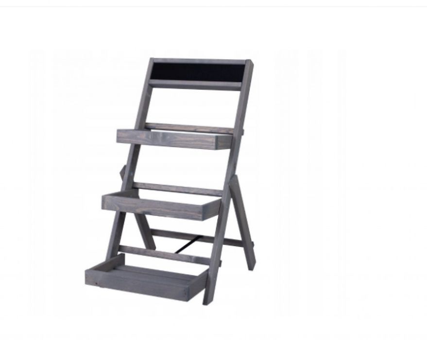 Елегантна и практична поставка за цветя, с три нива