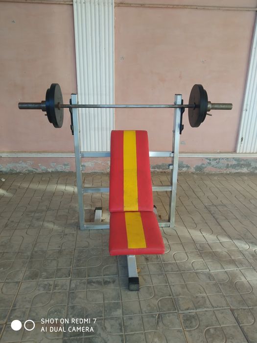 Штанга в сборе 80 кг и лежак в отличном состоянии