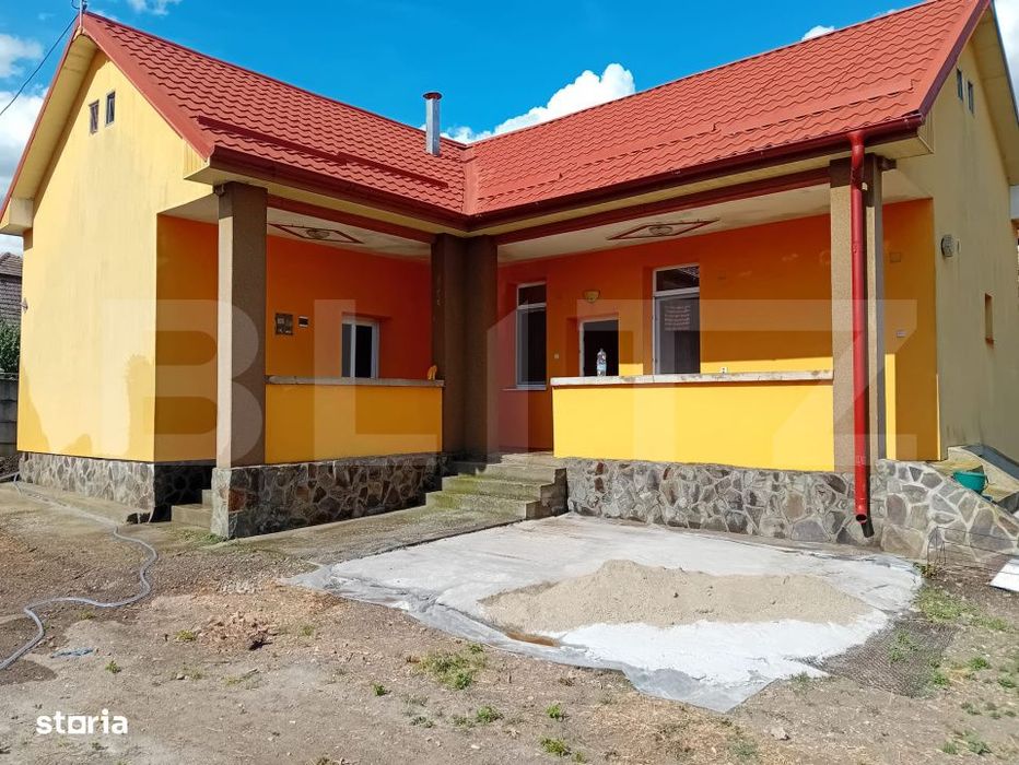 Spatiu cu 3 camere de inchiriat, 99 mp, teren 1325 mp, zona Unirea