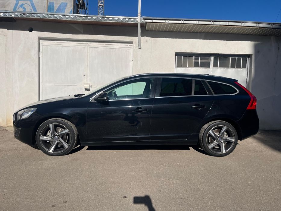 Volvo v60 full option 2.0tdi 5 cilindri recent adus