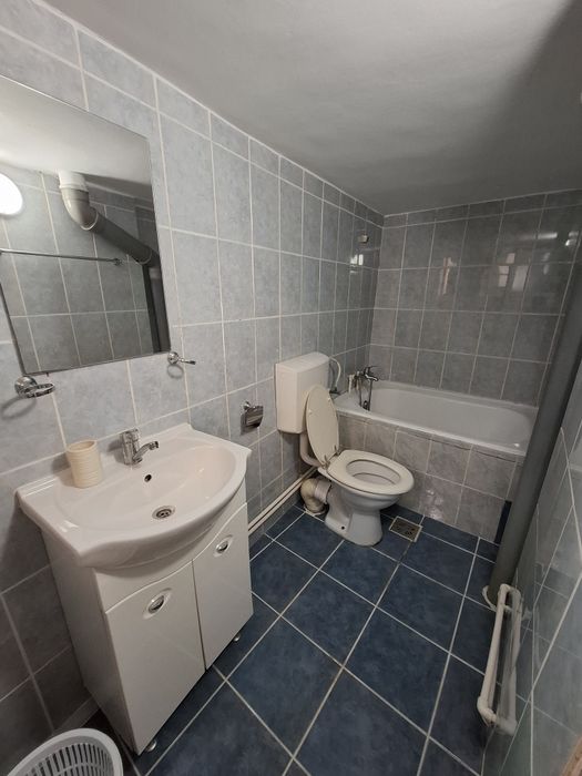 Închiriez garsoniera in vila