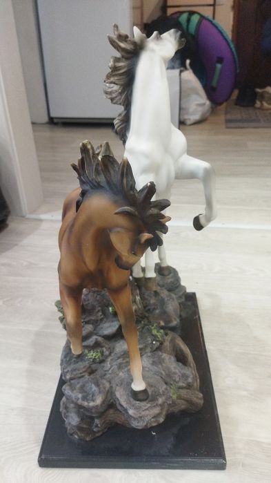 Статуэтка ручной работы. Цена 25000.