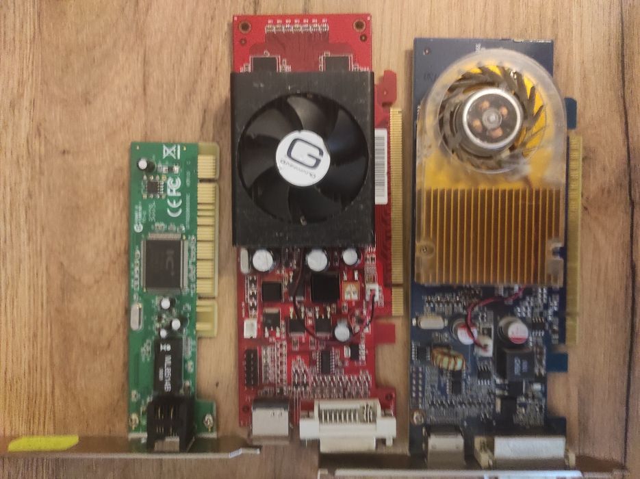 Placa video GT, placa audio, placa LAN