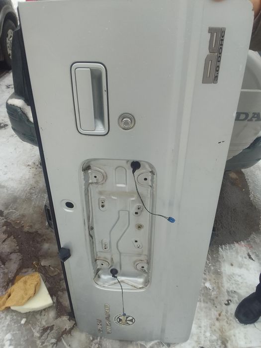 Задняя дверь богажника