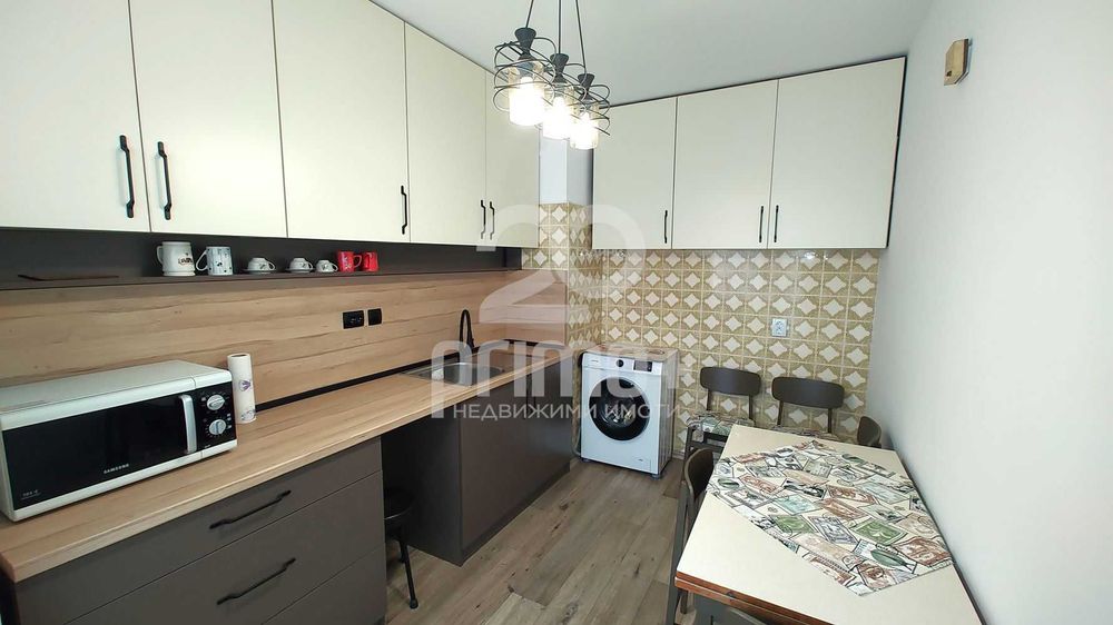 Дава се под наем Тристаен апартамент в Велико Търново, Център - 100 кв.м за 357 € - Снимка #1