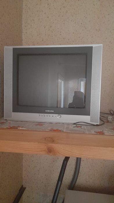 Телевизор  работает хорошо