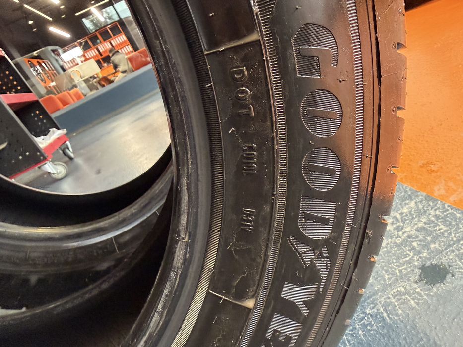 Vand 4 anvelope good year cargo 2 109/107T prima echipare