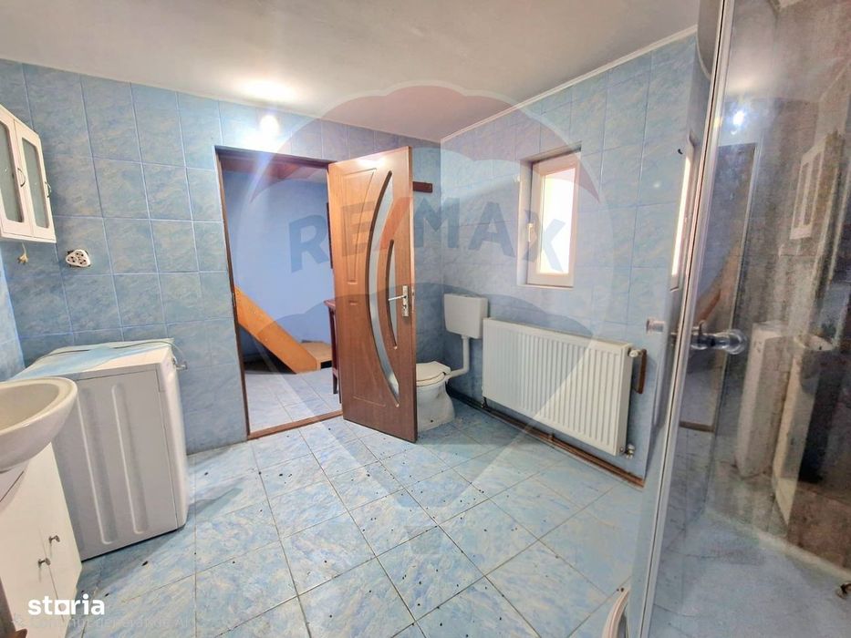 Casă cu 3 camere de vânzare