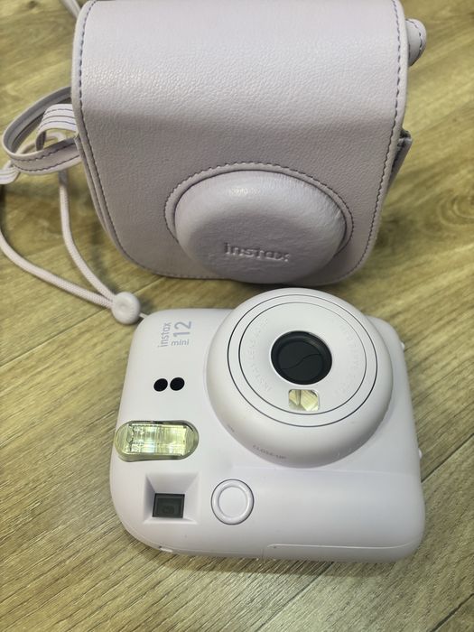 Instax mini 12 в отличном состоянии не пользовалась покупали доче