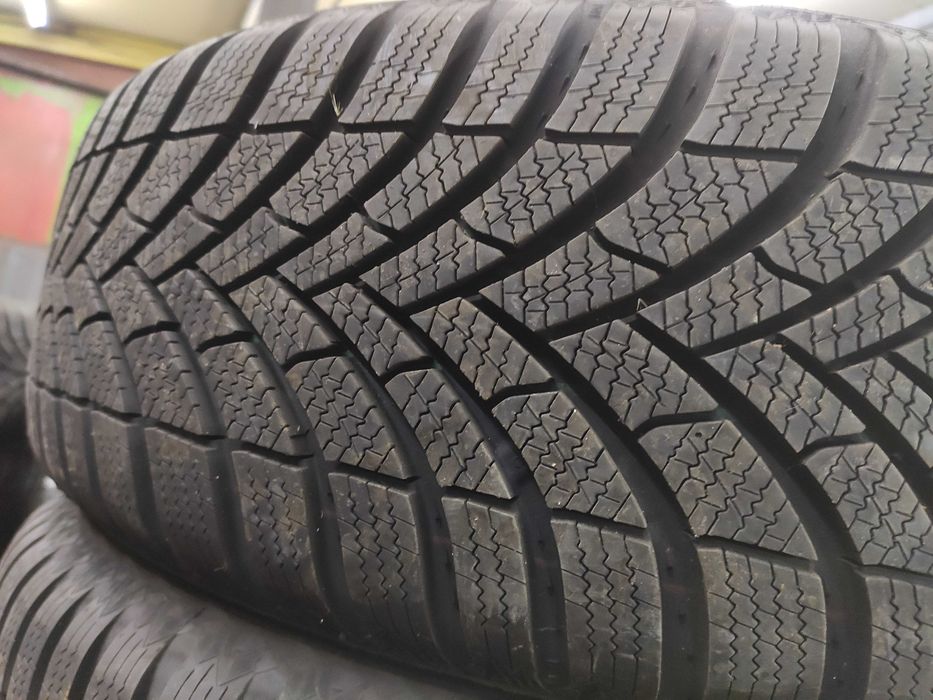 2бр Като нови зимни гуми 215 65 17 - Semperit - DOT 2024