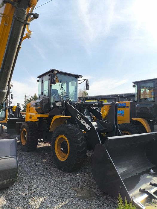 Yema Фронтальный погрузчик XCMG LW300KN 1.8 куб на складе