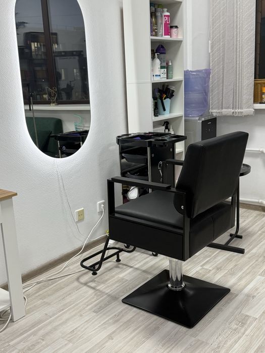 Сдается парикмахерское кресло в аренду.