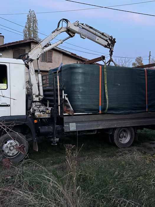 Транспортни услуги с тристранен самосвал с кран.