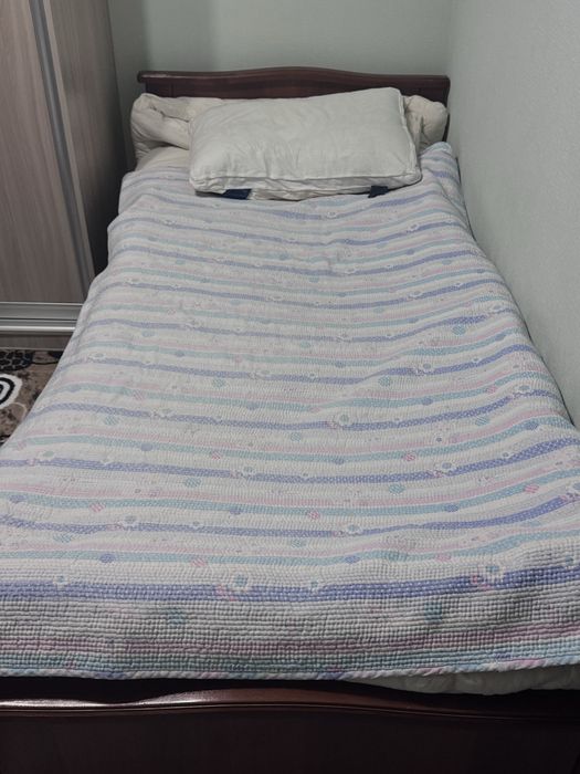 Продается кровать с ортопедическим матрасом