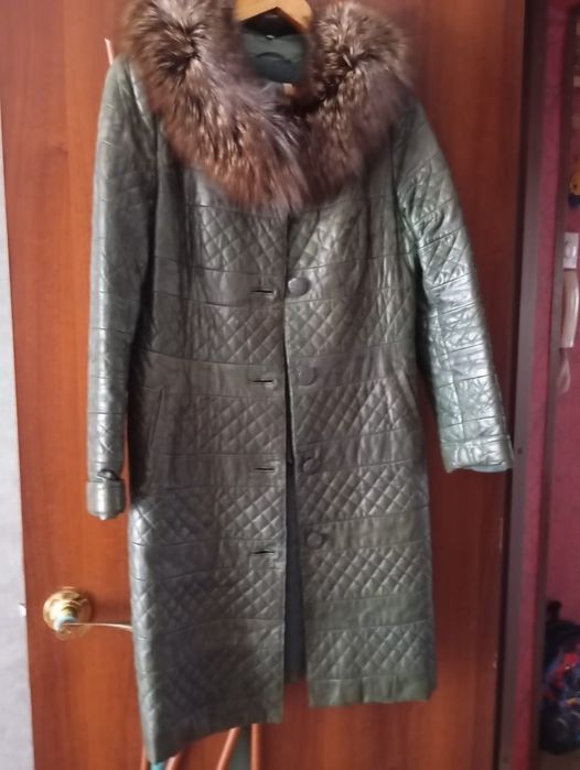 Плащ кожаный мех енот